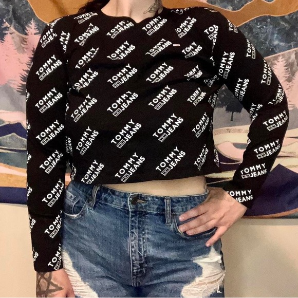 Tommy Hilfiger cropped long sleeve - Picture 2 of 5